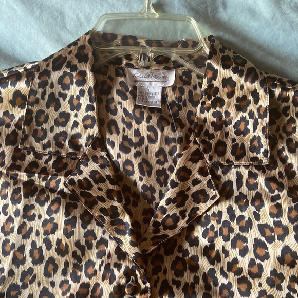 Kathryn Animal Print Satin Pajama 2 Pieces Size L Short Sleeve Long Pant - Picture 7 of 11